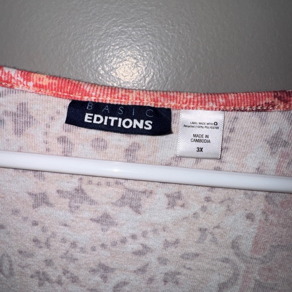 Women’s Basic Editions Top - Picture 3 of 4